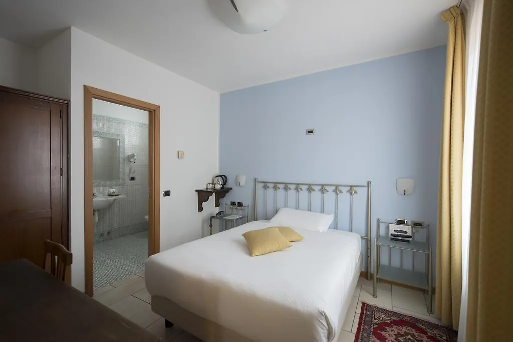 Hotel Villa Colico 3*,  Italy